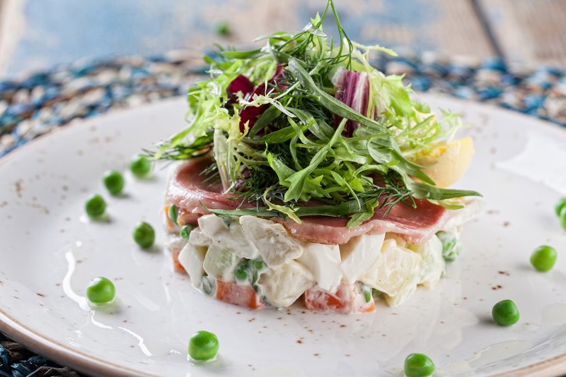 Салат с морепродуктами ресторан меню
