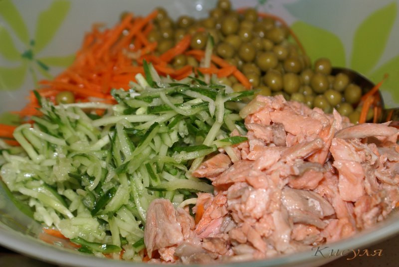 Салат с рыбой отварной