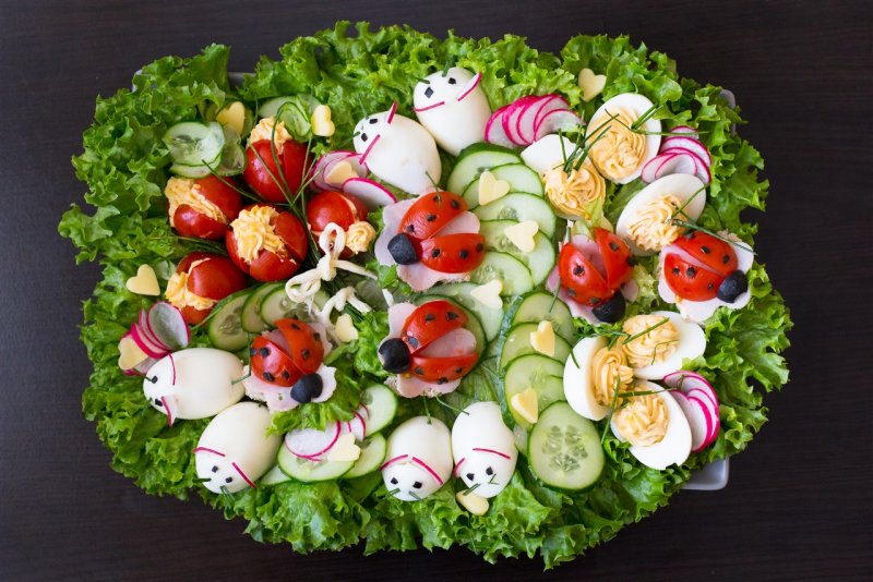 Украшения салатов для праздничного стола
