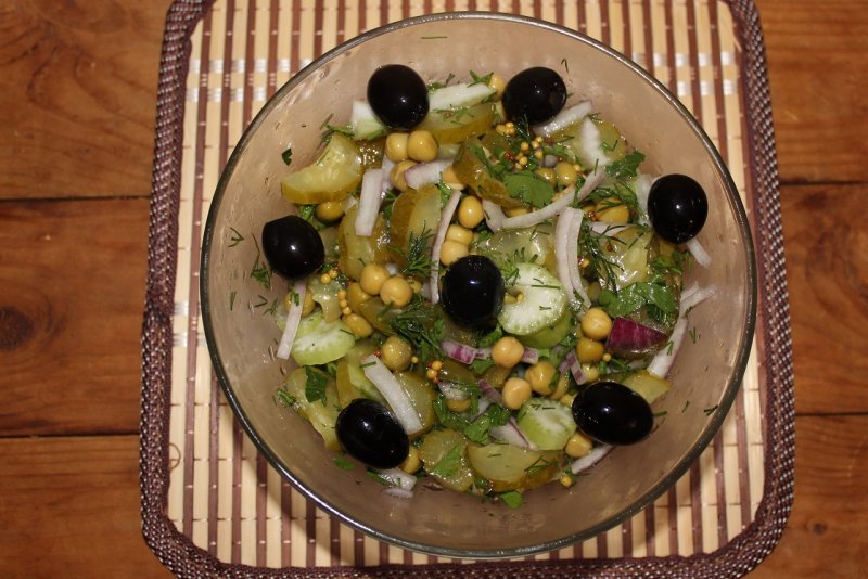 Легкие весенние салаты с оливками