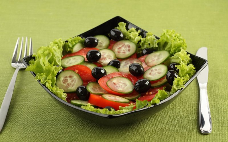 Салат с брынзой и помидорами греческий