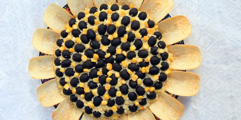 Чем можно заменить маслины в салате подсолнух с чипсами