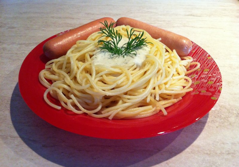 Волосатые сосиски со спагетти