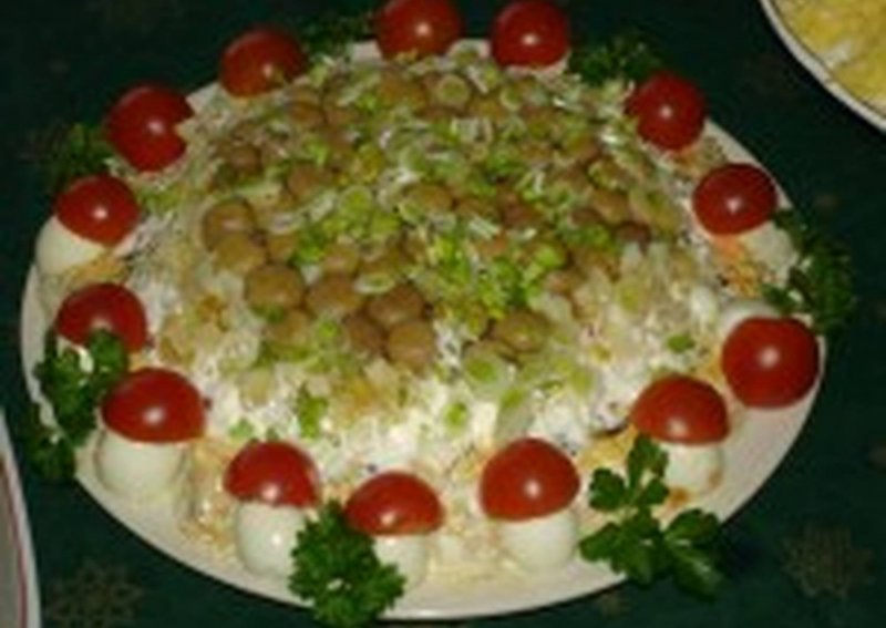 Вкусный салат на праздничный с грибами
