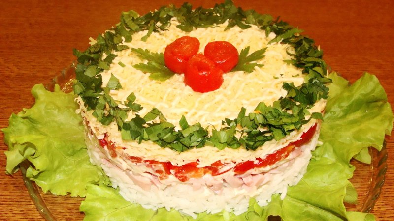 Красиво украсить слоеный салат