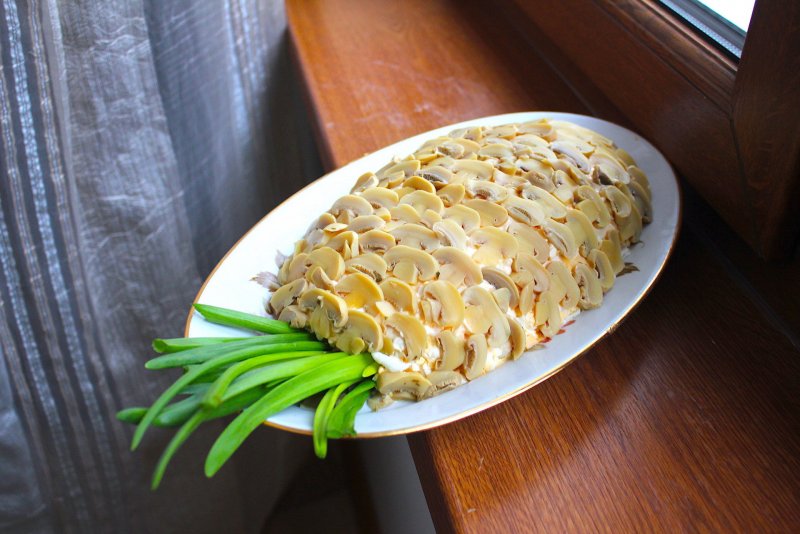 Новогодний салат «ананасовый букет»