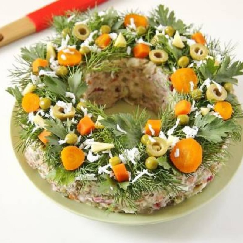 Сервировка салатов на новый год