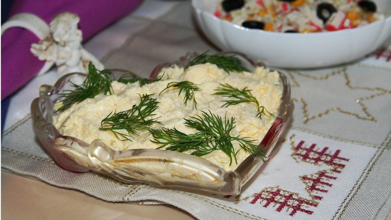 Сыр с чесноком в тарталетках