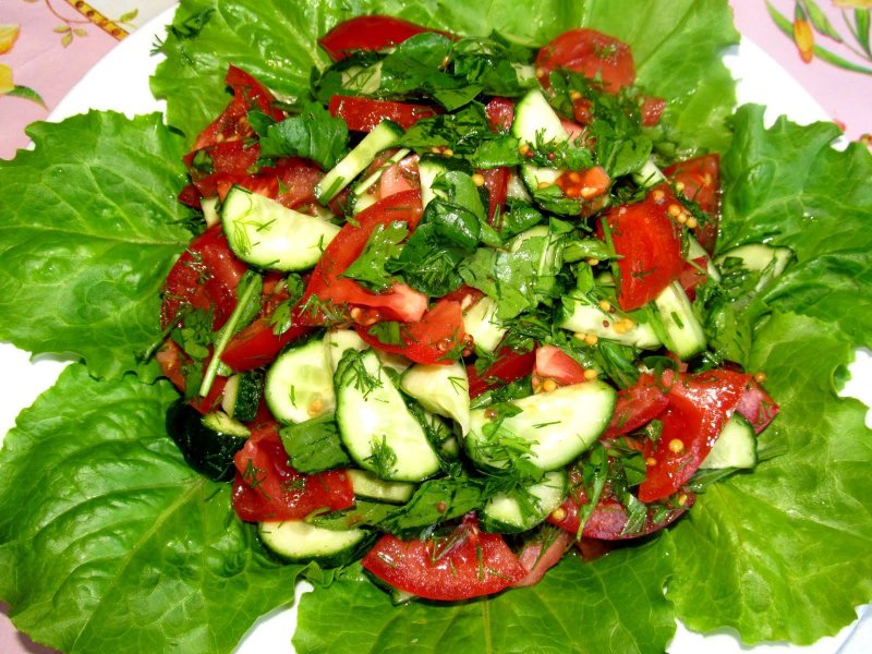 Овощной салат по-грузински с зеленью