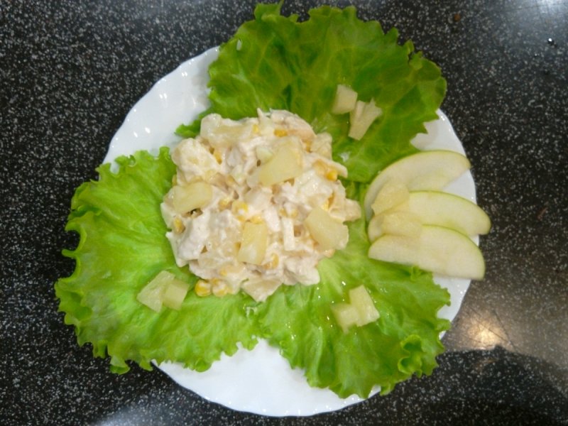Салат Императрица с курицей и ананасами
