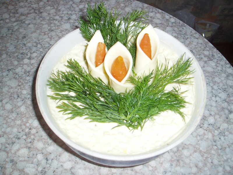 Украшение салата яйцом