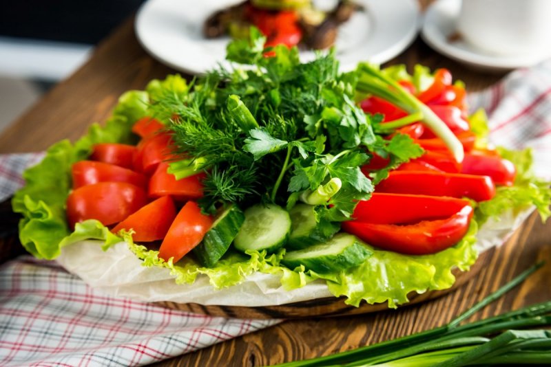 Украшение из овощей для салатов