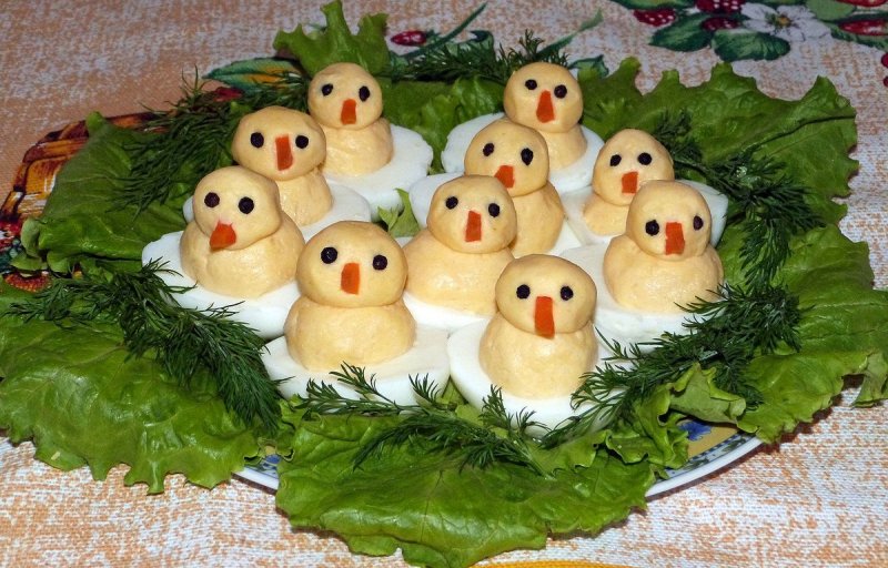 Фаршированные яйца цыплята
