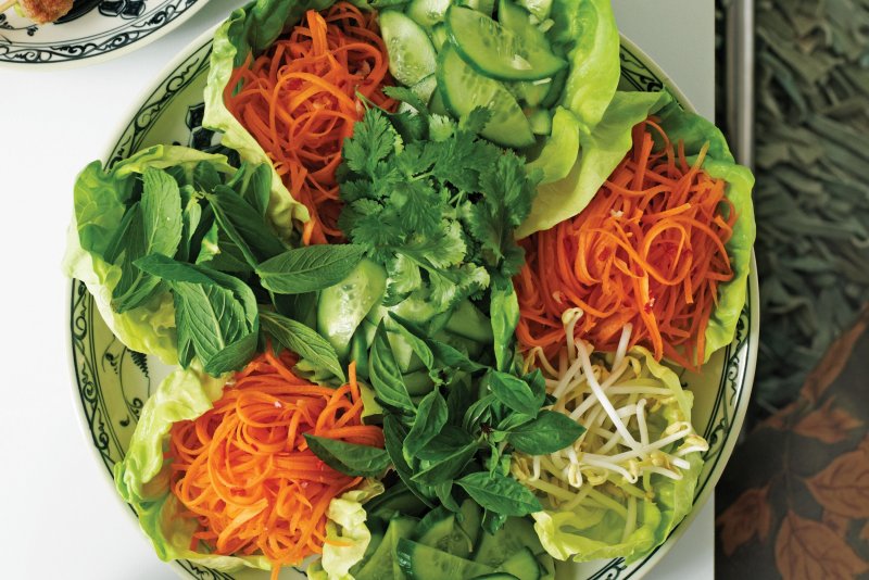 Овощная тарелка с зеленью