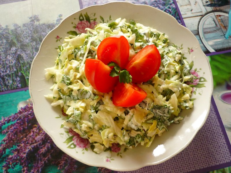 Салат из свежей цветной капусты