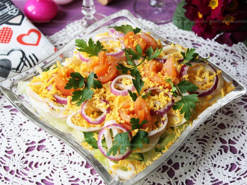 Вкусный салат на праздничный стол с кальмарами