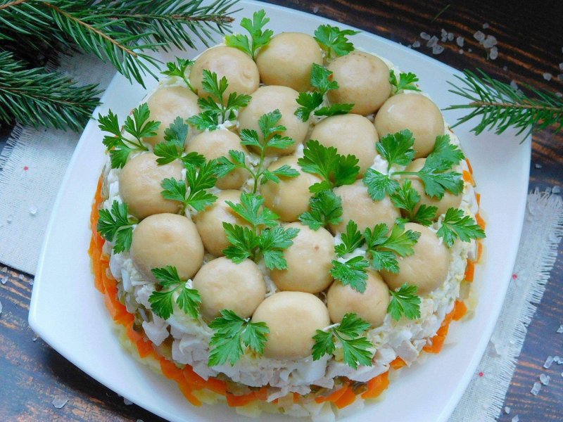 Салат грибная Поляна с шампиньонами