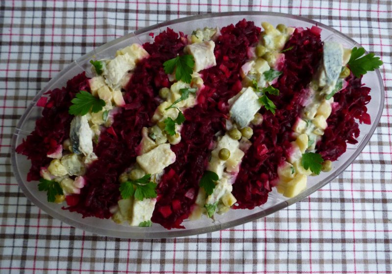 Свекольный салат с сыром