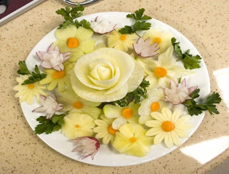 Нарезка овощей на праздничный стол