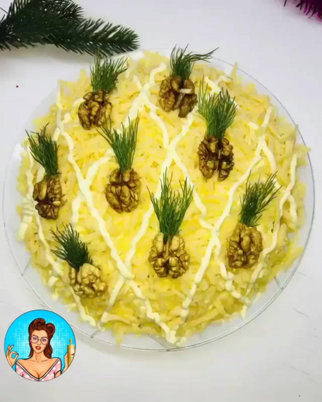 Салат ананасовый с курицей и грецкими орехами