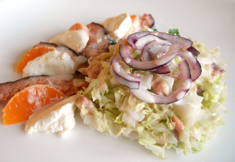 Салат с рыбой горячего копчения или морепродуктами