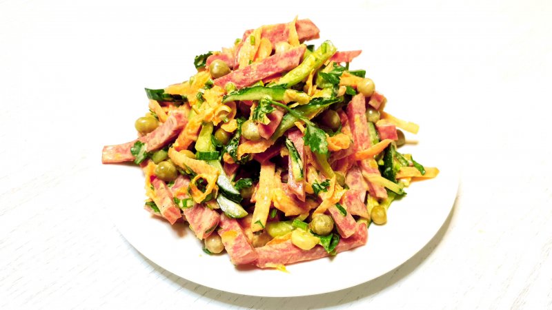 Салат с грудинкой копченой свиной простой рецепт классический