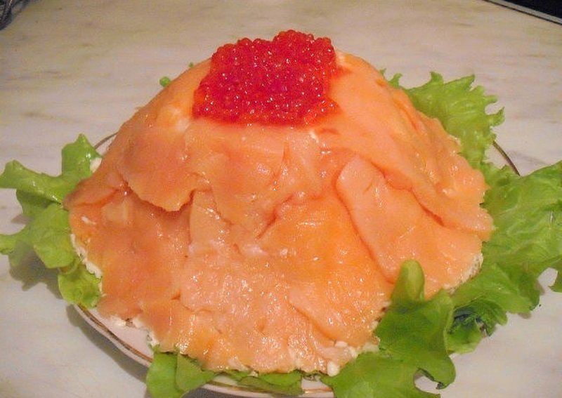 Салат с лососем слабосоленым
