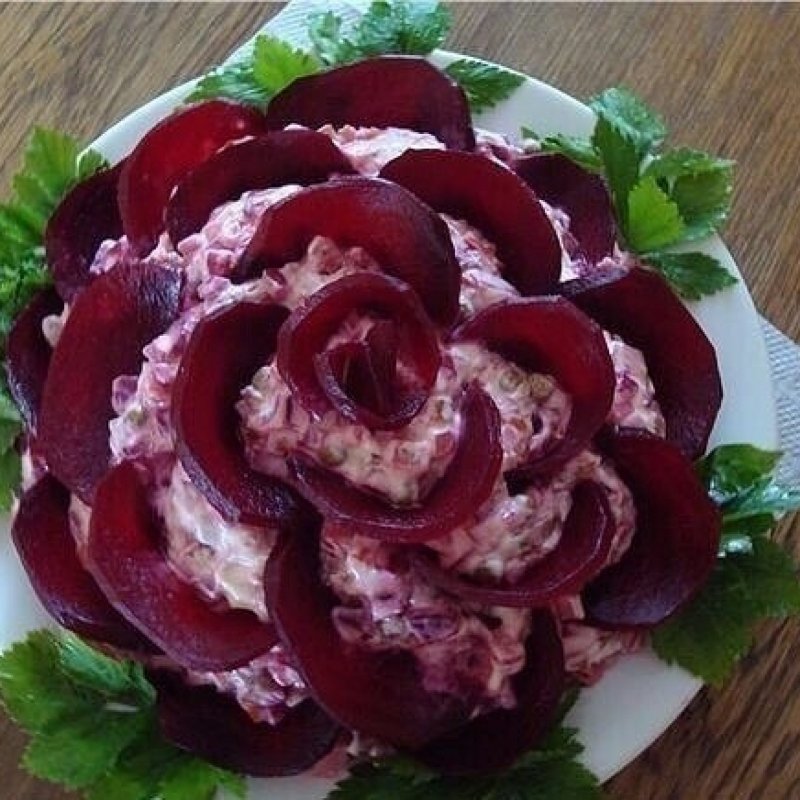 Салат роза бордо