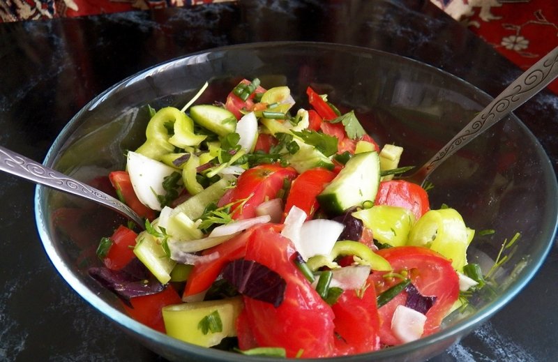 Овощной салат к шашлыку