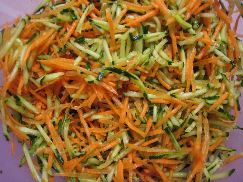 Салат морковка огурец