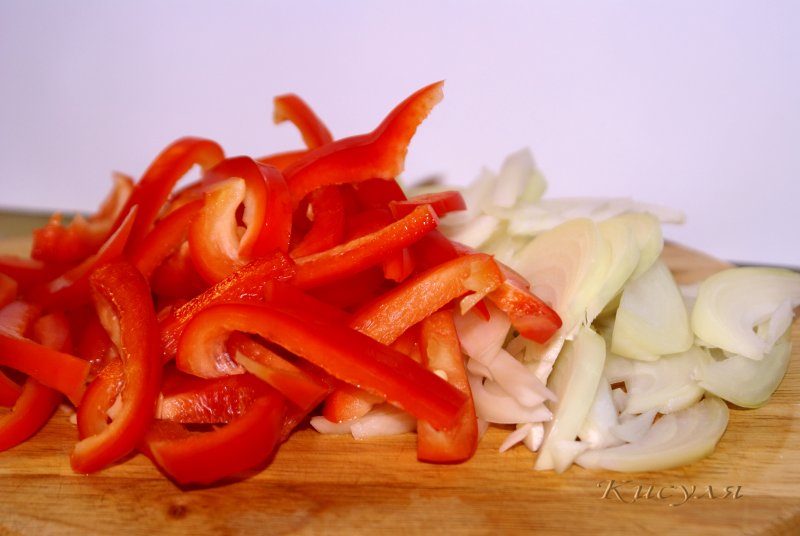Салат с корейской морковью и фасолью и огурцом