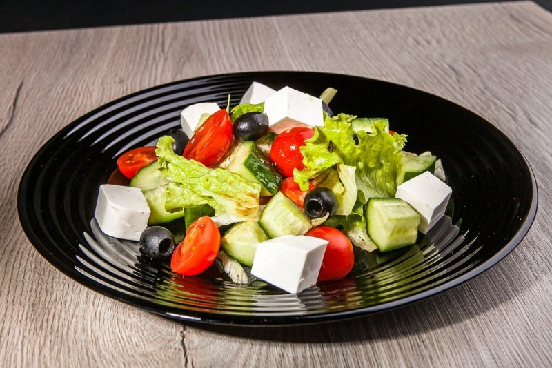 Вкусный салат на праздничный стол с фетаксой