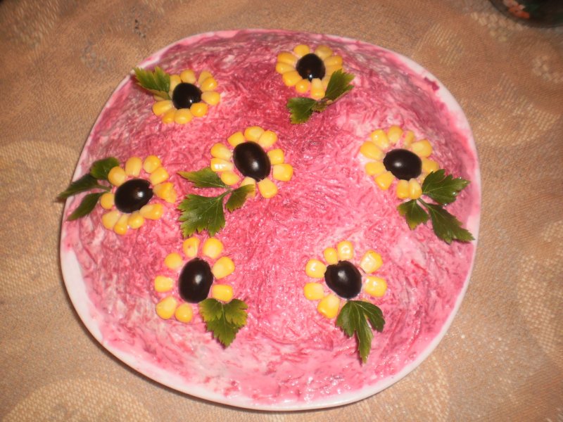 Салат селедка под шубой в виде торта