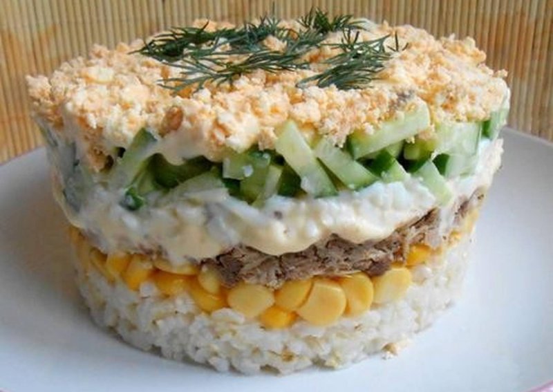 Праздничный салат с креветками
