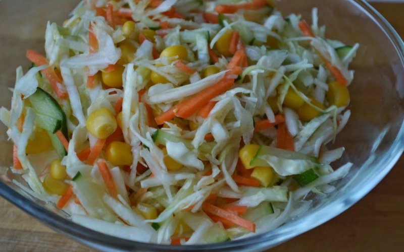 Салат капуста морковь кукуруза
