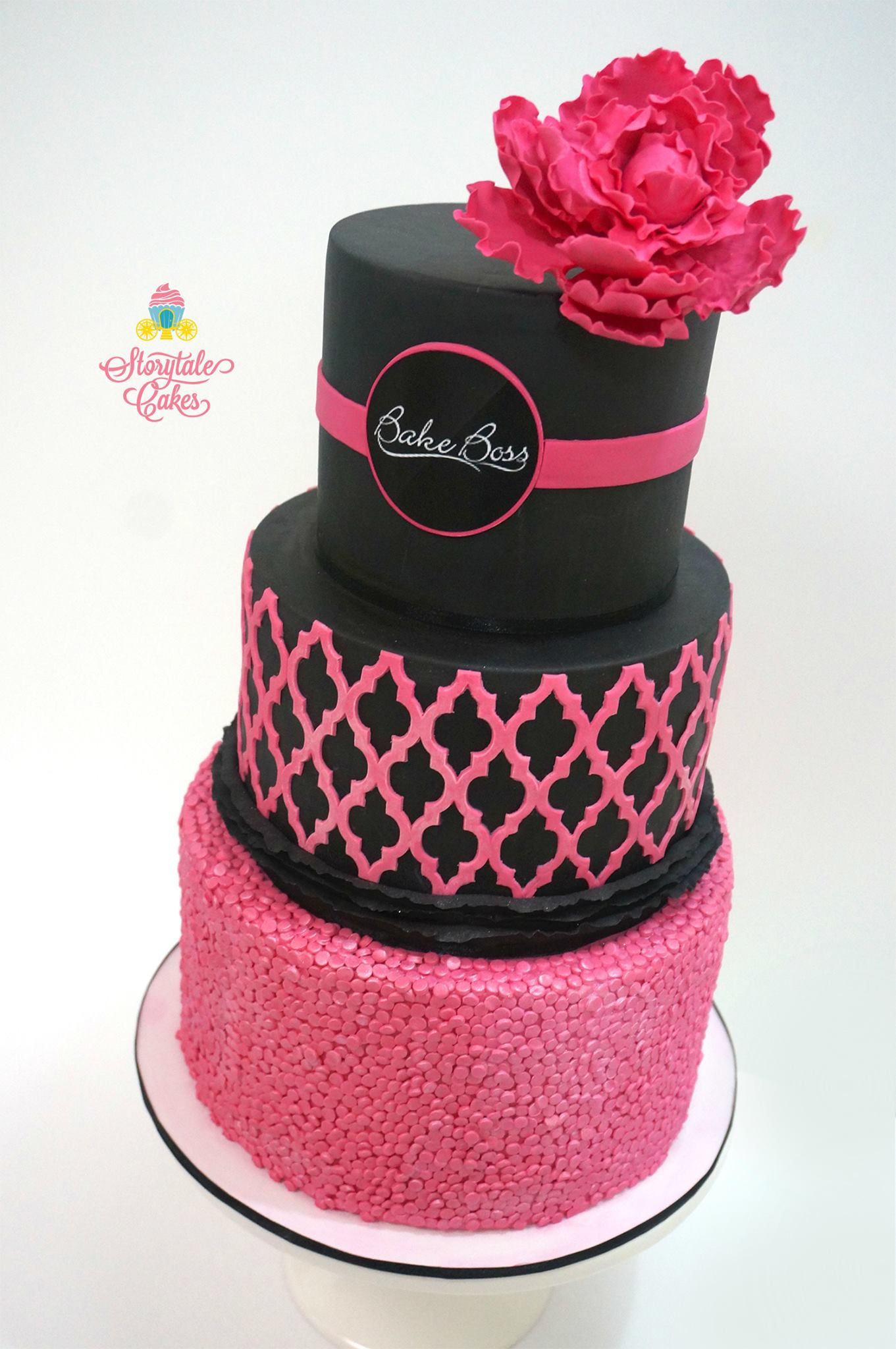 Черно розовый торт. Торт черный с розовым. Торт черно розовый. Тортик черный розовый. Темно розовый торт.