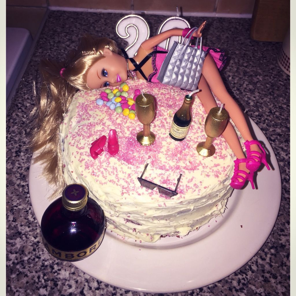 Торт на день рождения сестре прикольные. Торт для девушки. Необычный торт для девочки. Торт на день рождения девушке. Тортик для подруги.