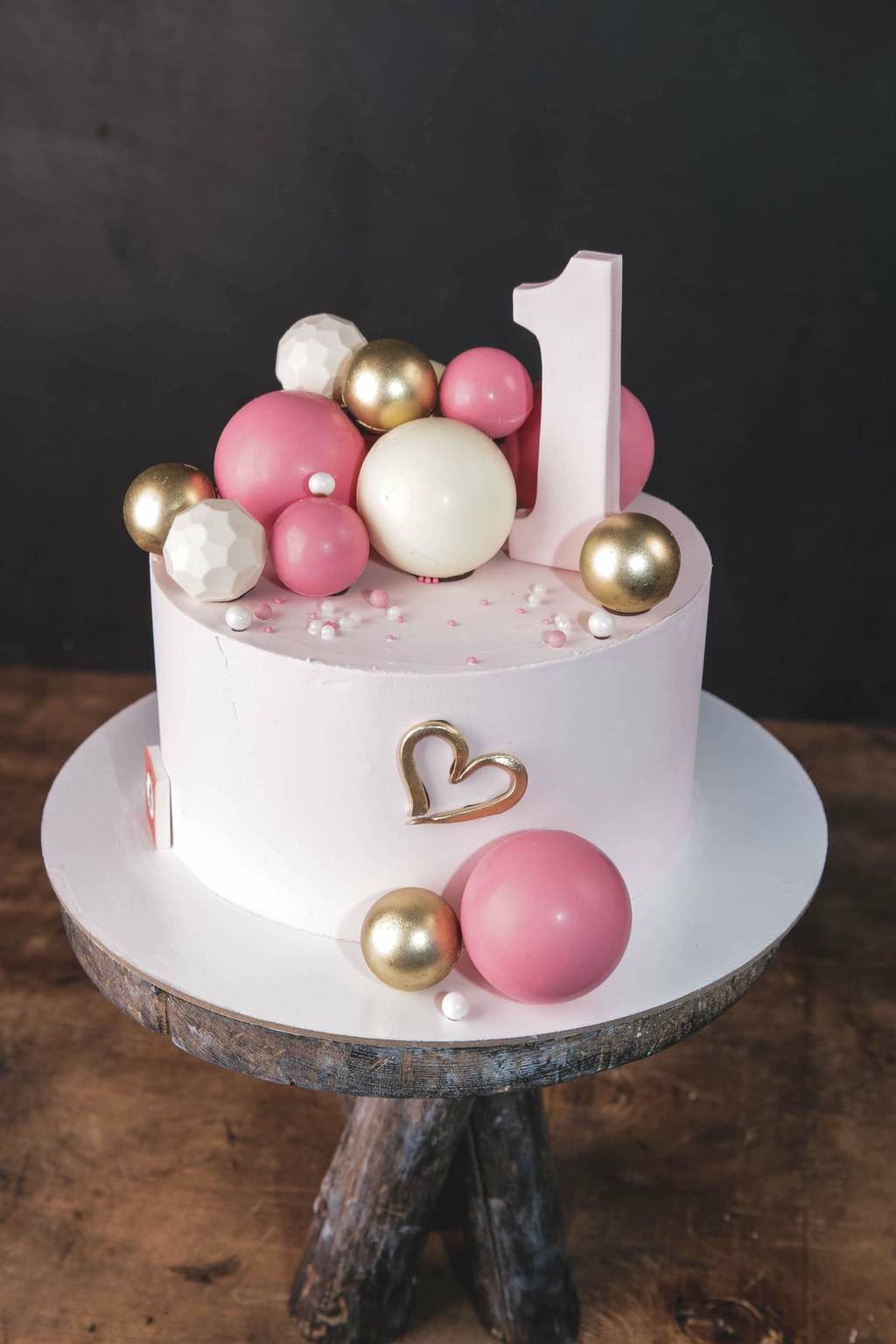Декор торта с шариками