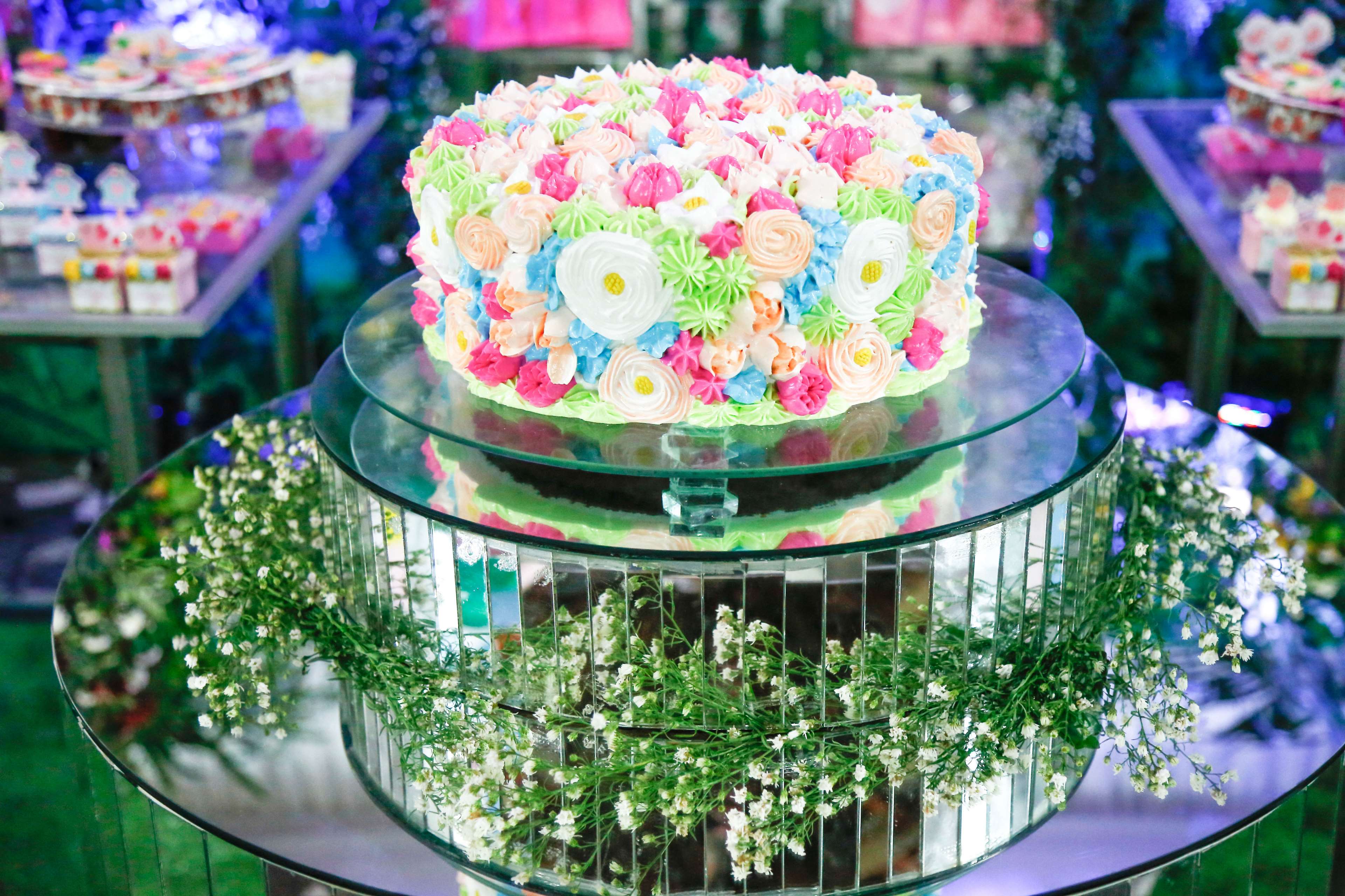 Магазин красивых тортов. Красивые торты. Красивые торты с цветами. Торт букет цветов. Торт с живыми цветами.