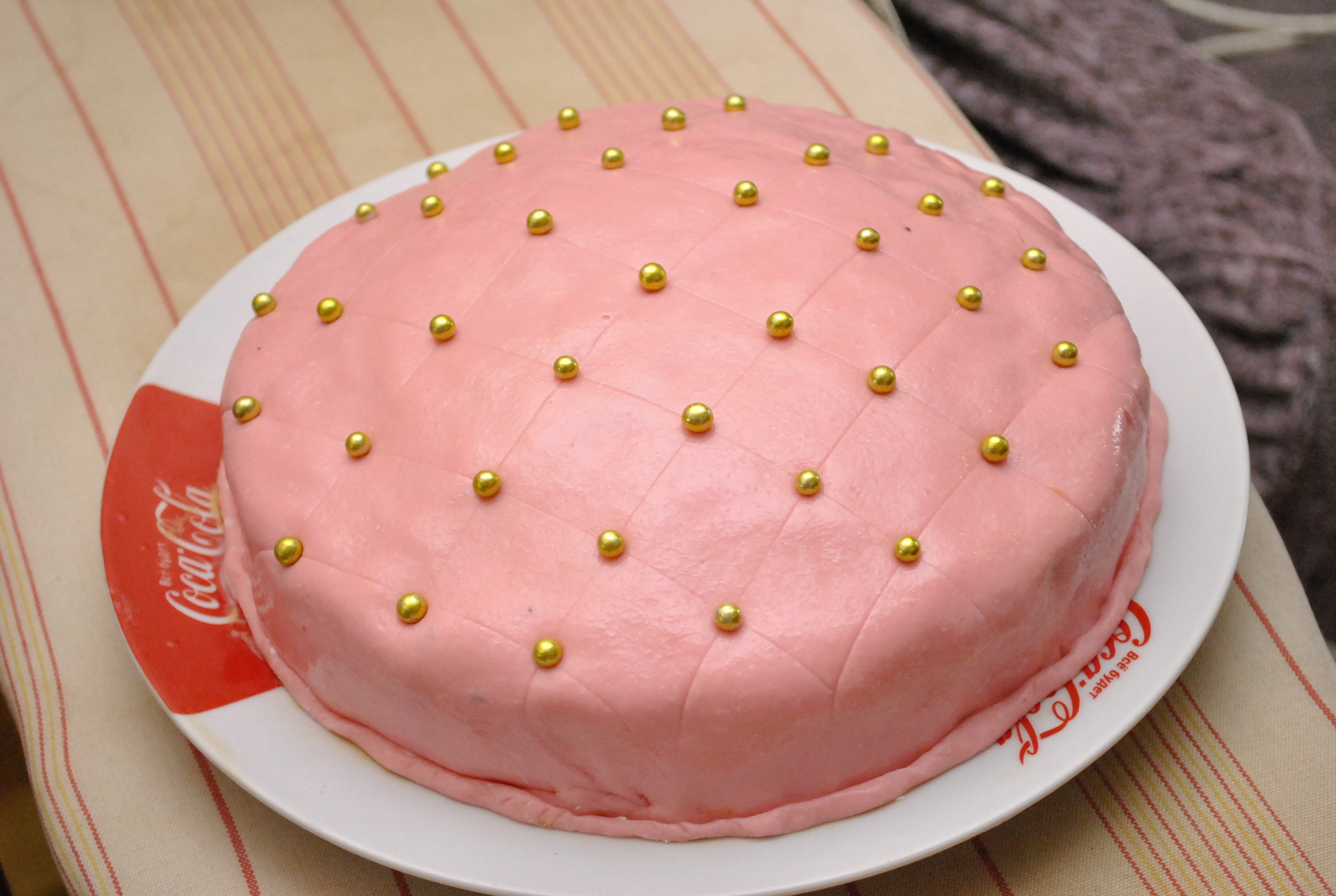 Легкие и доступные торты. Торт простой. Торт с мастикой для начинающих. Легкие украшения для торта. Мастика для торта.