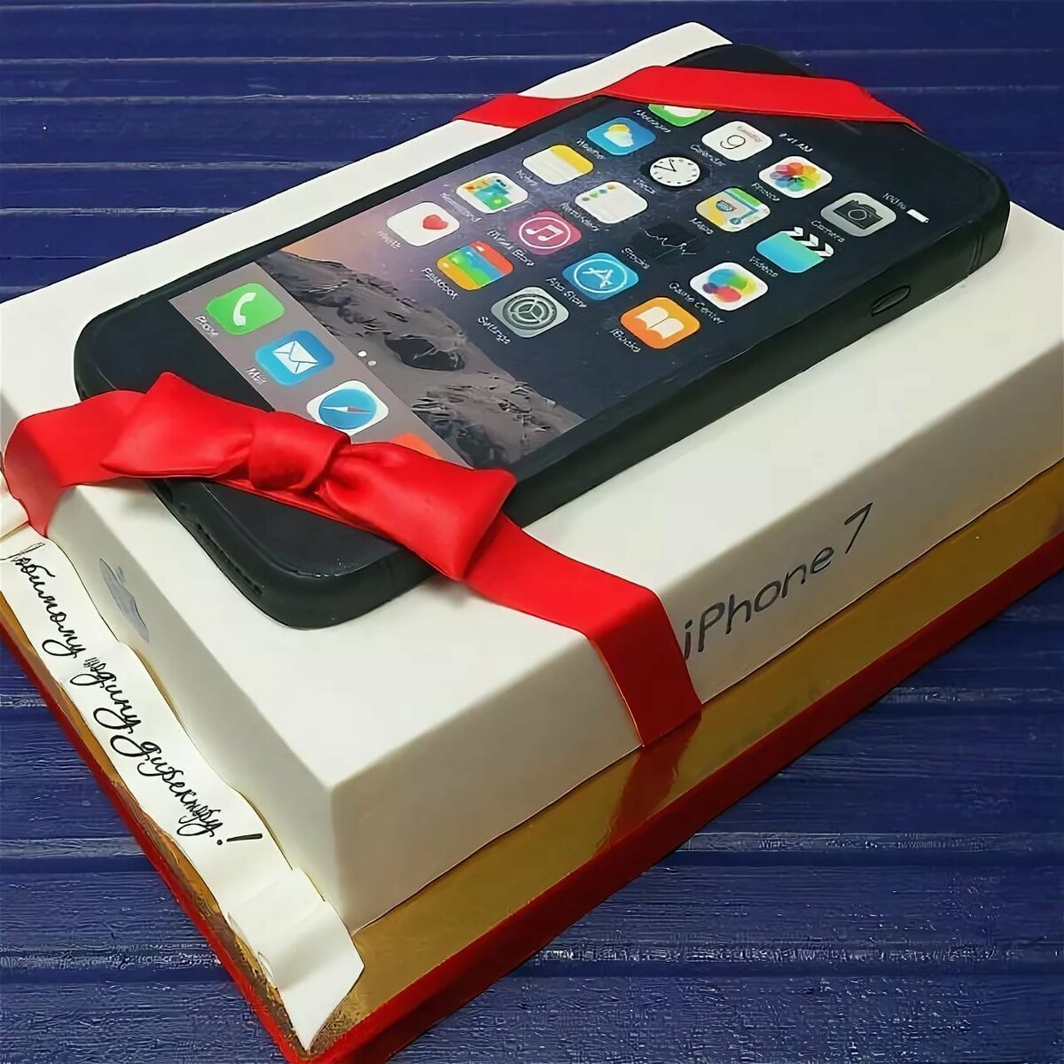Торт в виде айфона