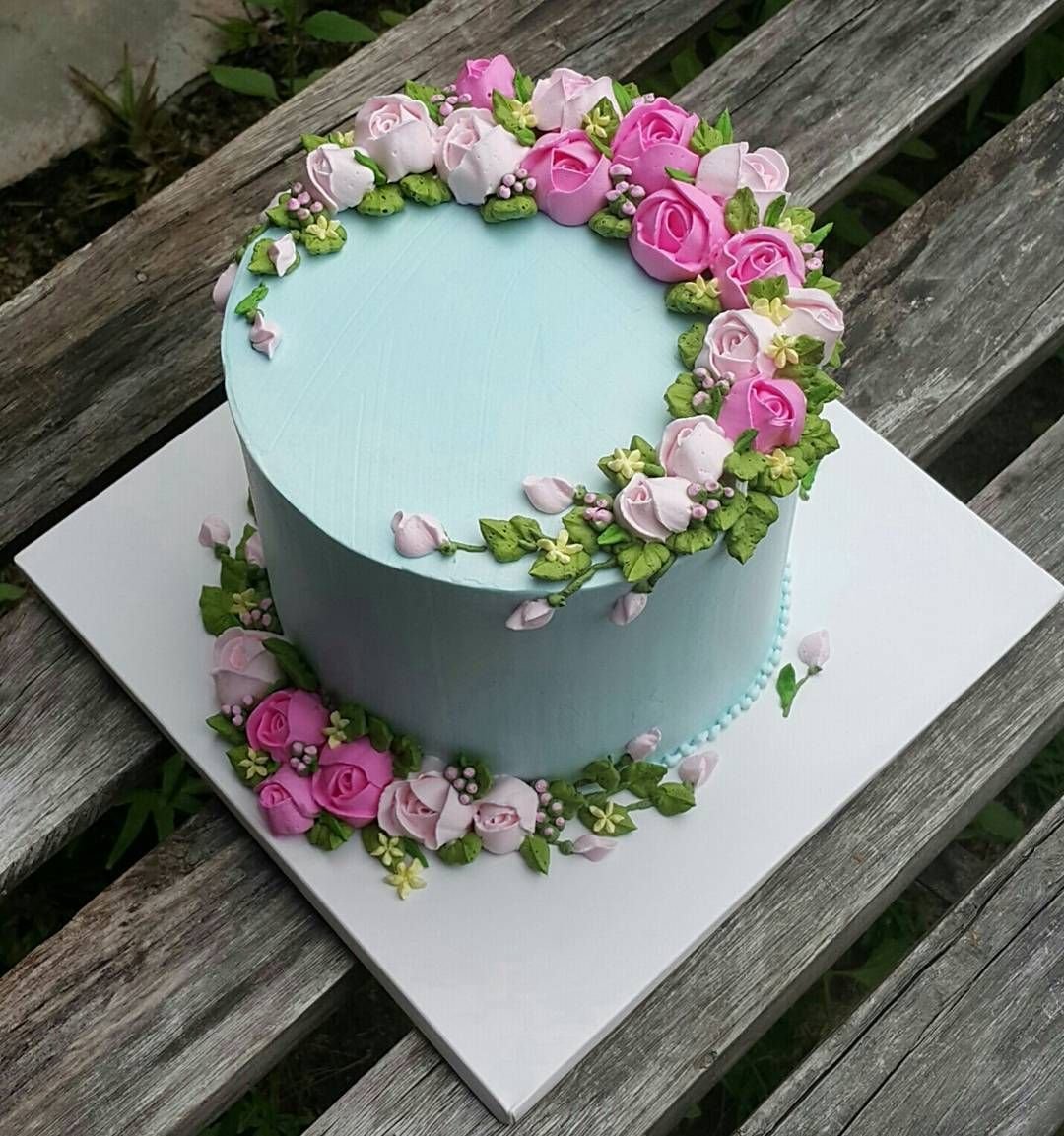 Как правильно крепить цветы на торт