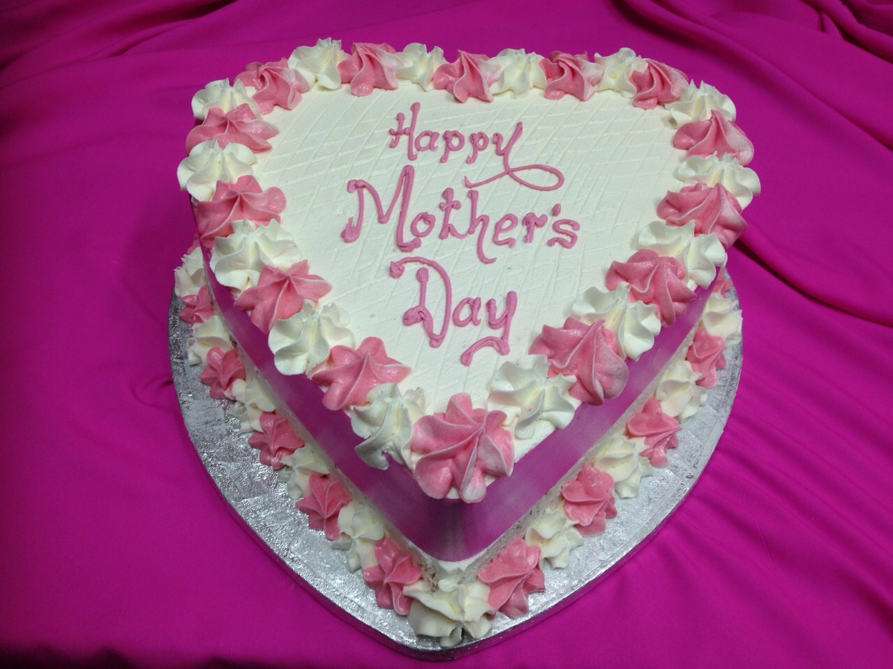 Торт ко Дню матери современный