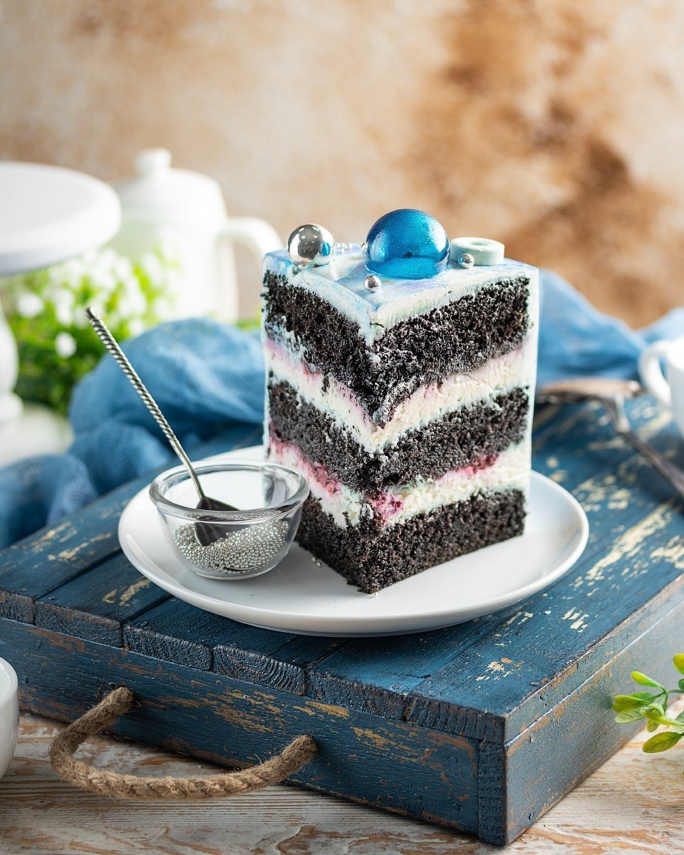 Голубой бархатный торт