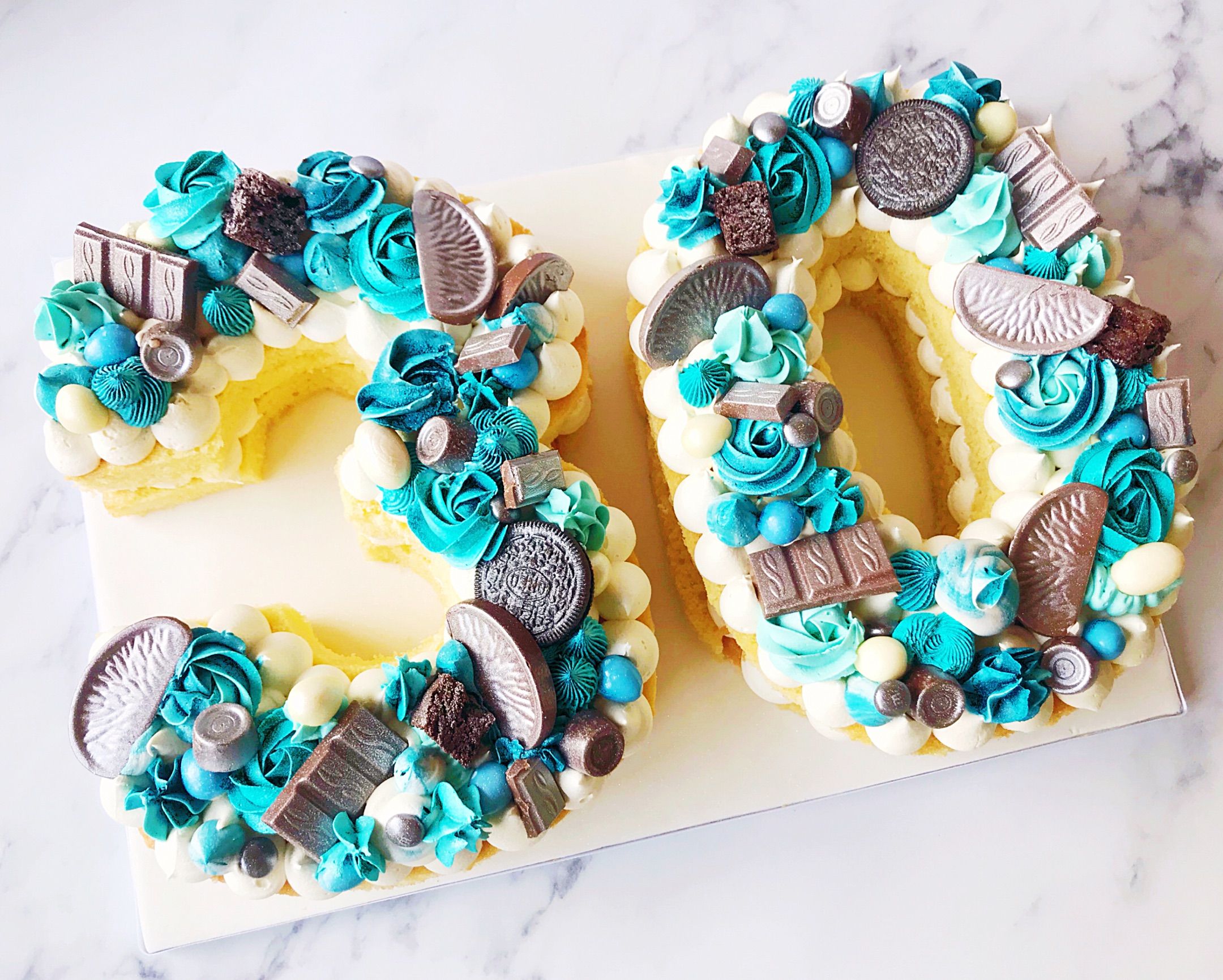 Торт цифра в синем цвете