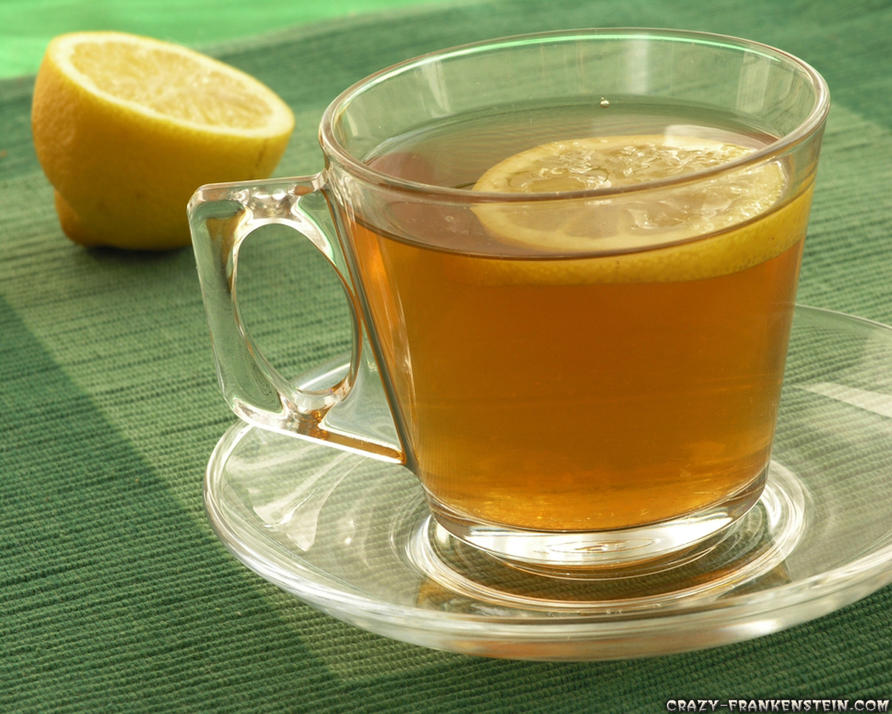 Чай с лимонной кислотой. Чай с лимоном. Зеленый чай. Чай в стакане. Зеленый чай с лимоном.