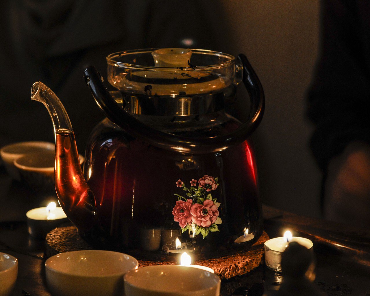 Холодный вечер горячий. Метрополь чайная церемония. Китайская чайная церемония. Чай в чайнике. Китайский чай церемония.