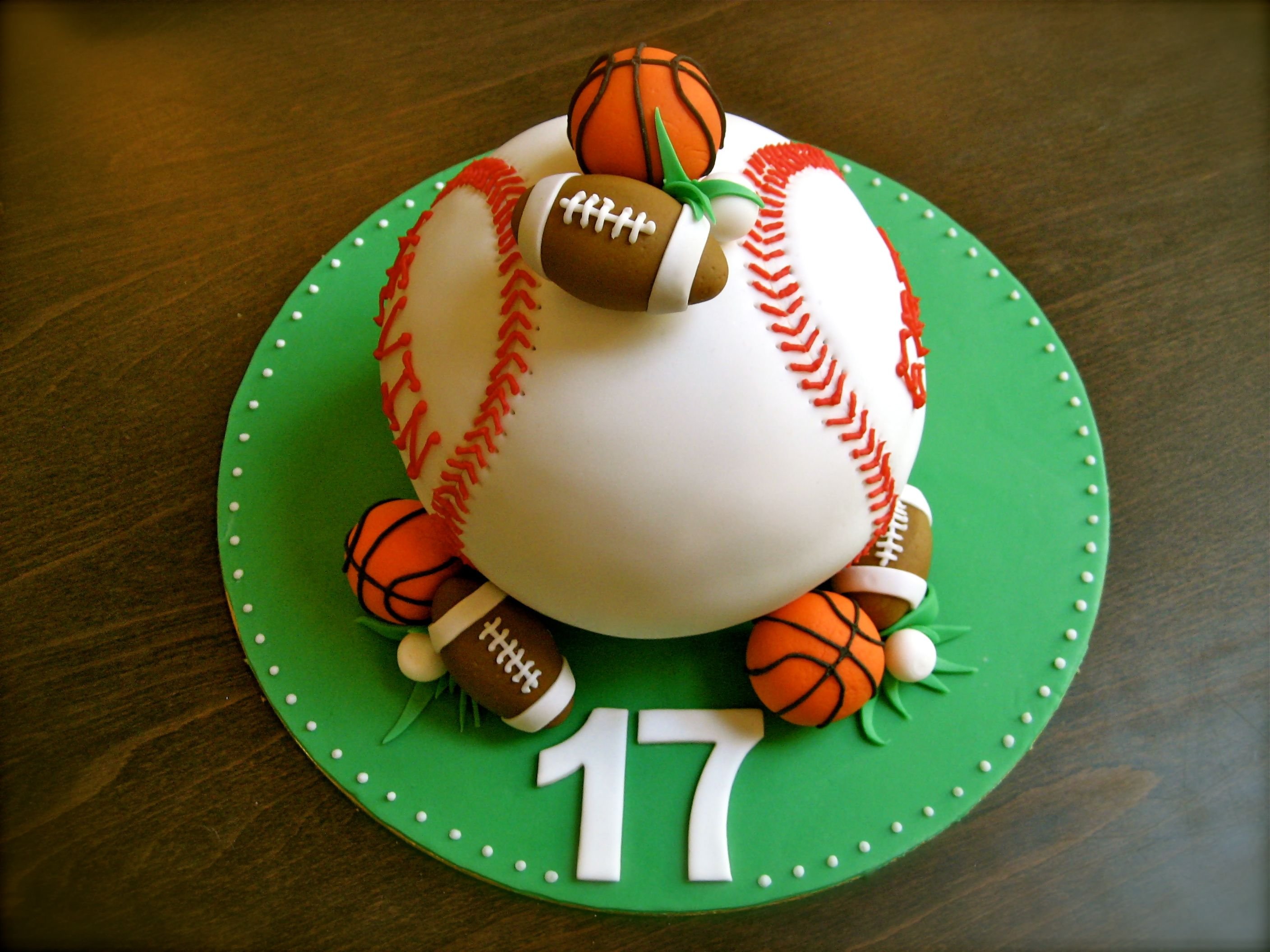 Торт для мальчика мяч. Торт спортивный. Торт на спортивную тематику. Поделки на спортивную тему. Спортивный торт для мальчика.