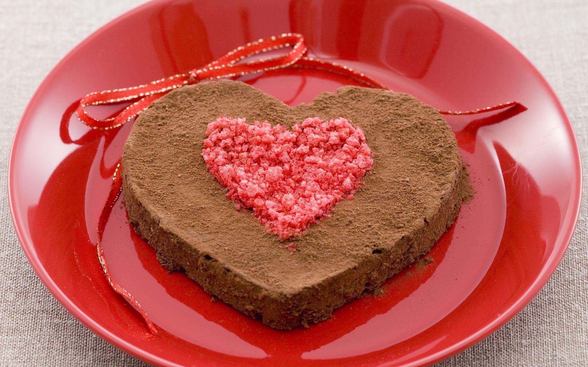 Торт с шоколадными сердечками