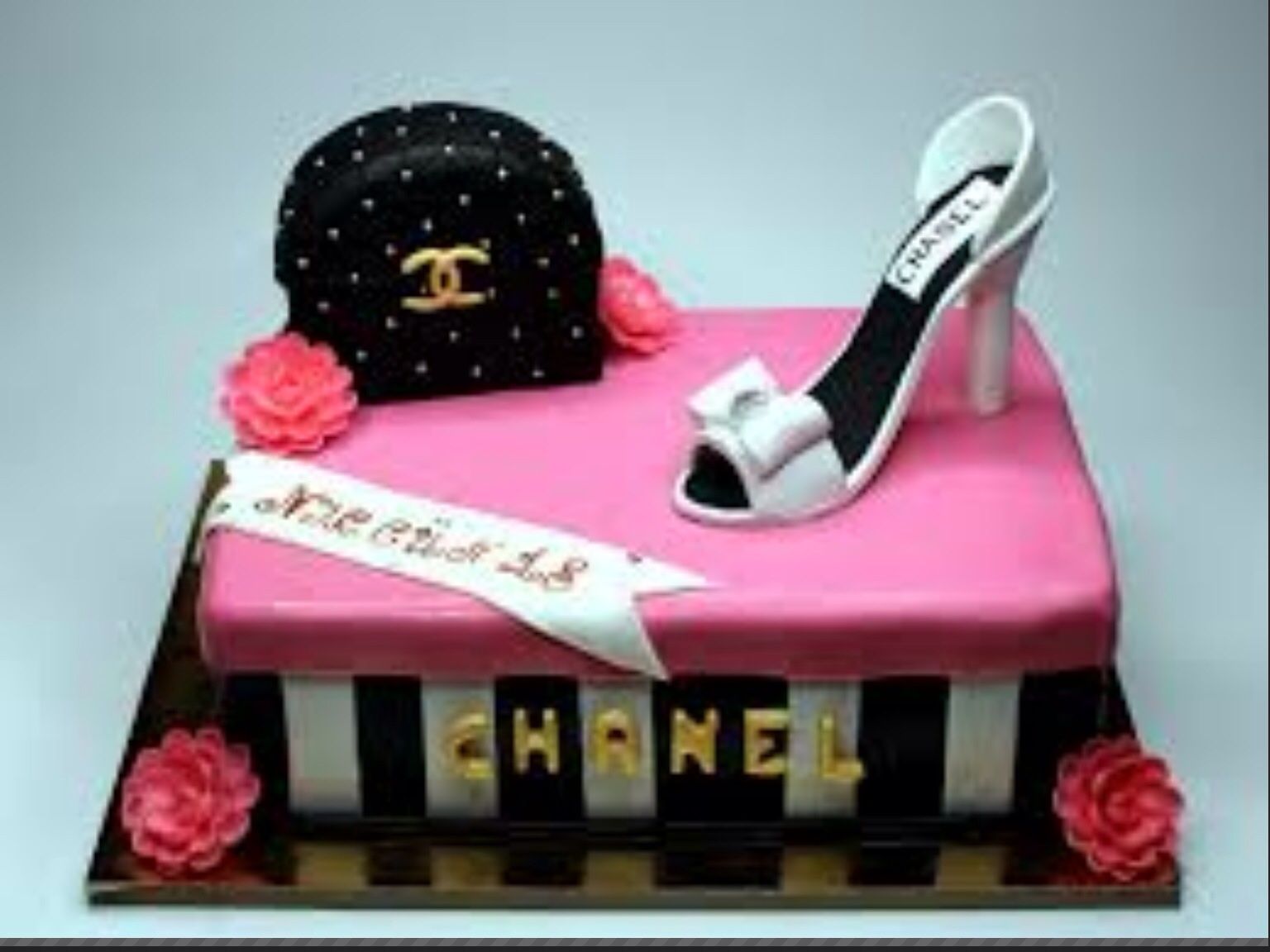 Торт для девушки на день рождения креативный